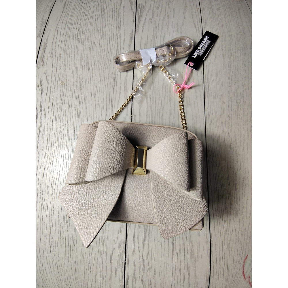 Like Dreams Beige Pebbled Faux Leather Bow Crossbody Bag Gold Chain Strap NWT